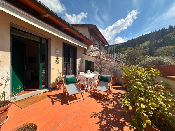 casa indipendente in vendita a Calenzano in zona Settimello