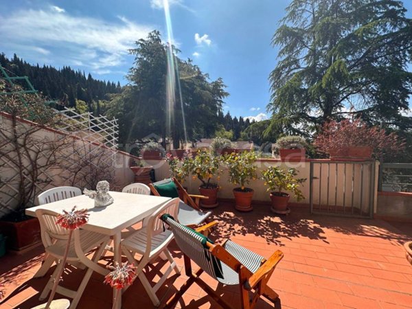 casa indipendente in vendita a Calenzano in zona Settimello