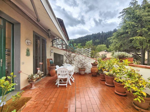 casa indipendente in vendita a Calenzano in zona Settimello