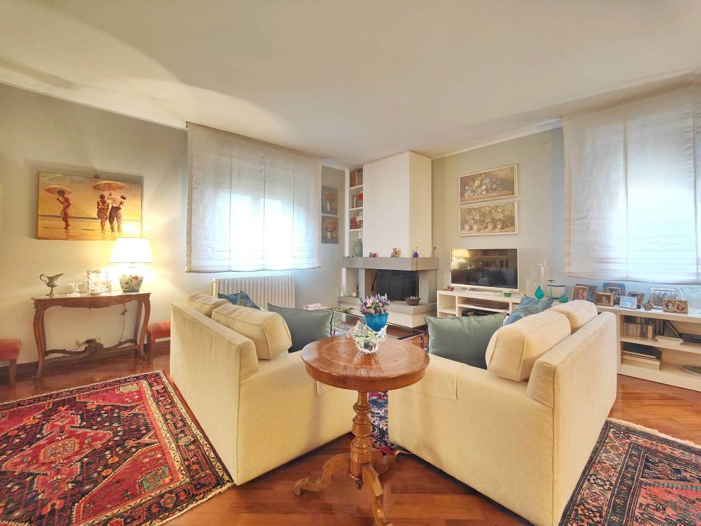 casa indipendente in vendita a Calenzano in zona Settimello