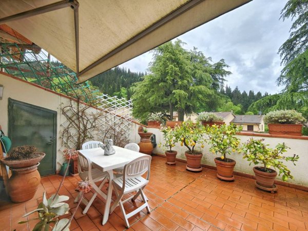 casa indipendente in vendita a Calenzano in zona Settimello