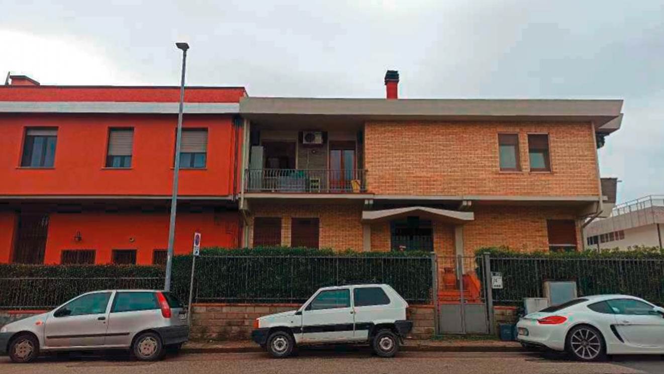 locale di sgombero in vendita a Calenzano