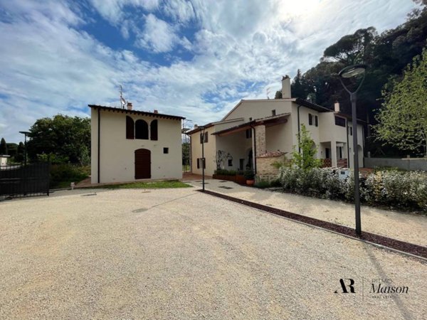 casa indipendente in vendita a Calenzano