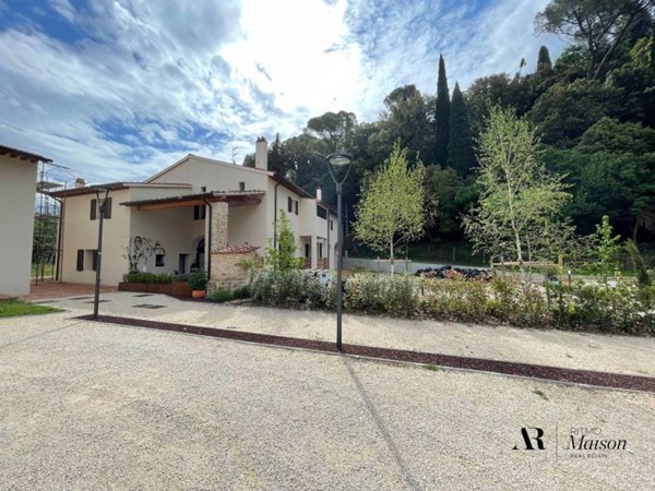 casa indipendente in vendita a Calenzano