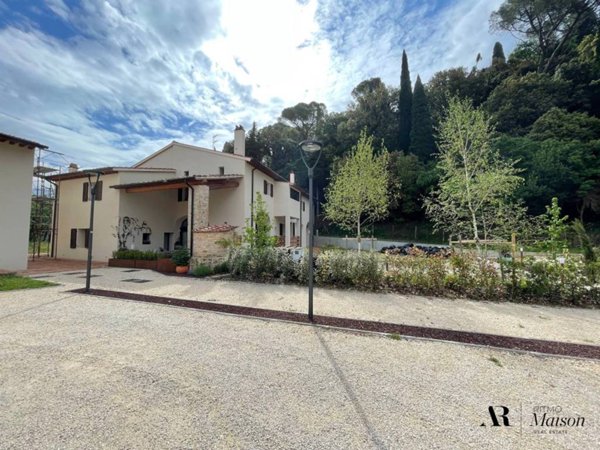 casa indipendente in vendita a Calenzano
