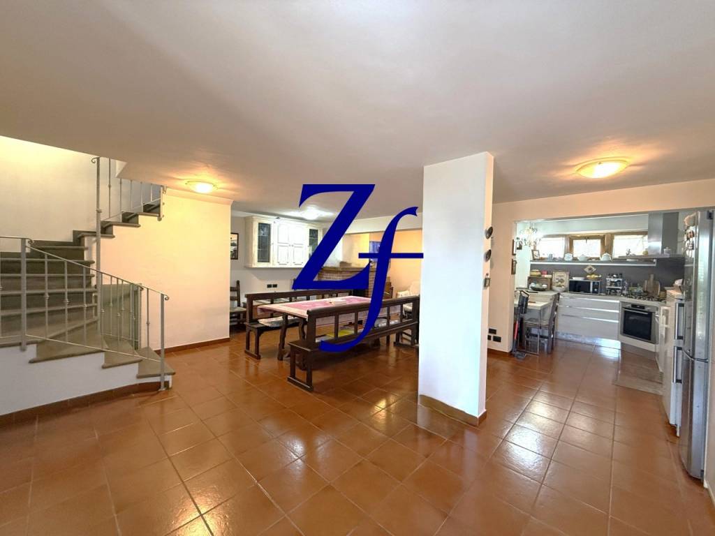 casa indipendente in vendita a Calenzano