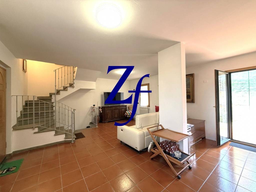 casa indipendente in vendita a Calenzano