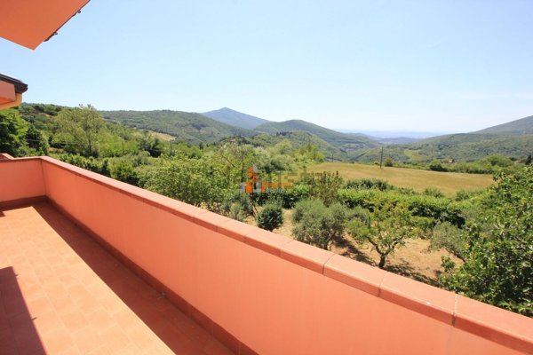 casa indipendente in vendita a Calenzano