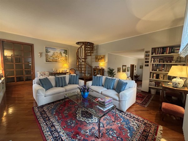casa indipendente in vendita a Calenzano