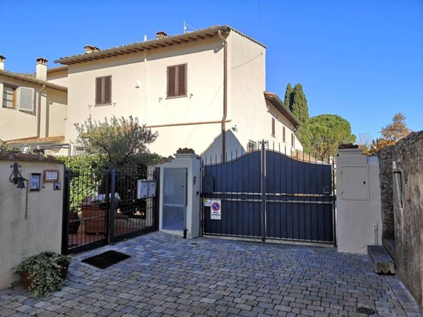 casa indipendente in vendita a Calenzano in zona Carraia