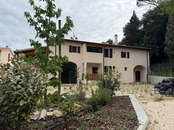 casa indipendente in vendita a Calenzano