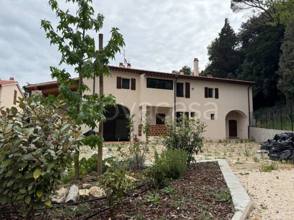 casa indipendente in vendita a Calenzano