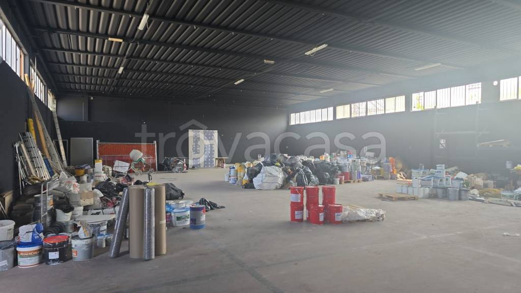 locale commerciale in vendita a Calenzano