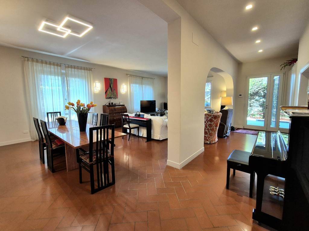 casa indipendente in vendita a Calenzano