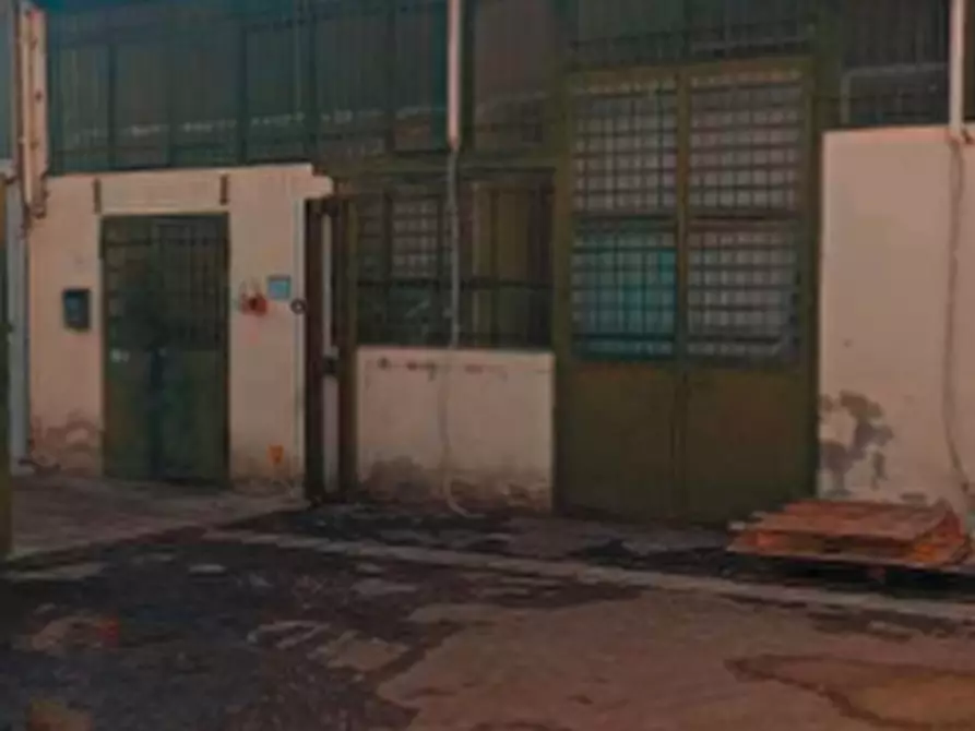 locale di sgombero in vendita a Calenzano