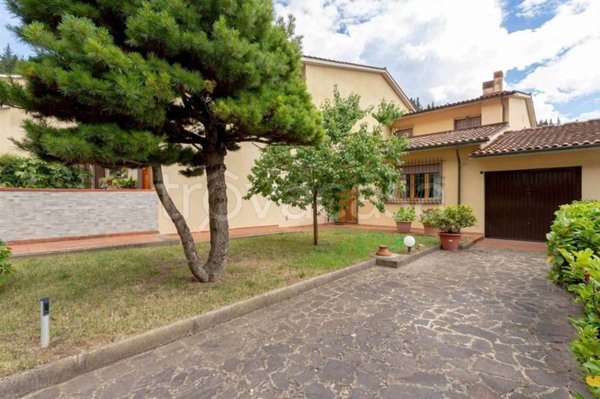 casa indipendente in vendita a Calenzano in zona Settimello