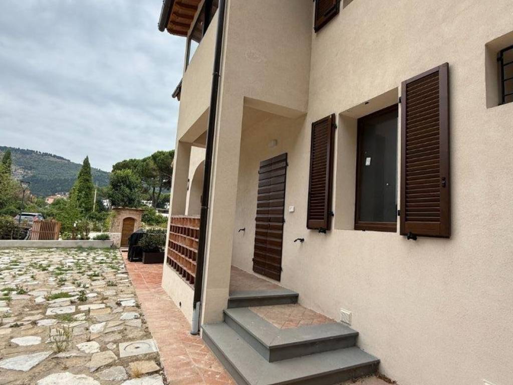 casa indipendente in vendita a Calenzano