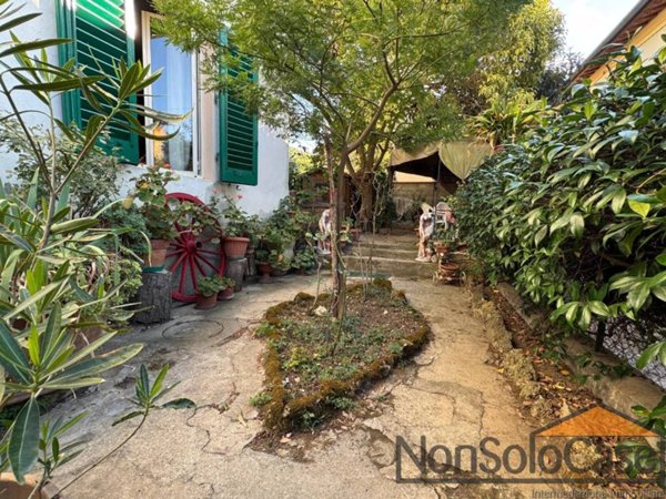 casa indipendente in vendita a Calenzano