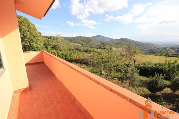casa indipendente in vendita a Calenzano