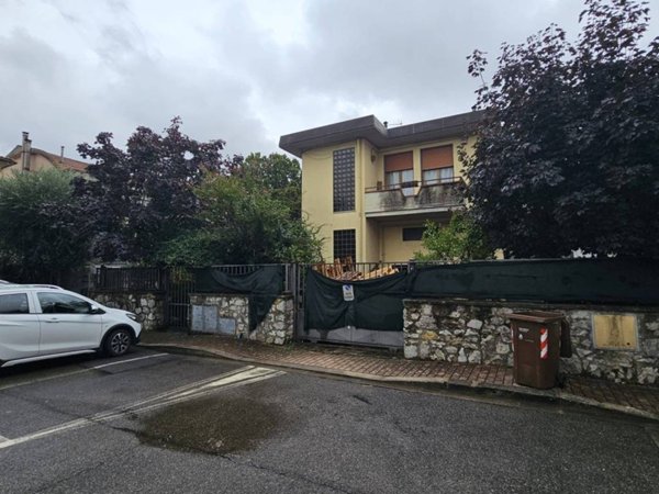casa indipendente in vendita a Calenzano