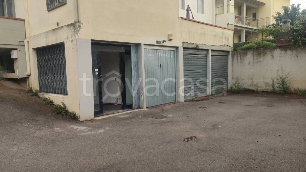 locale commerciale in vendita a Calenzano