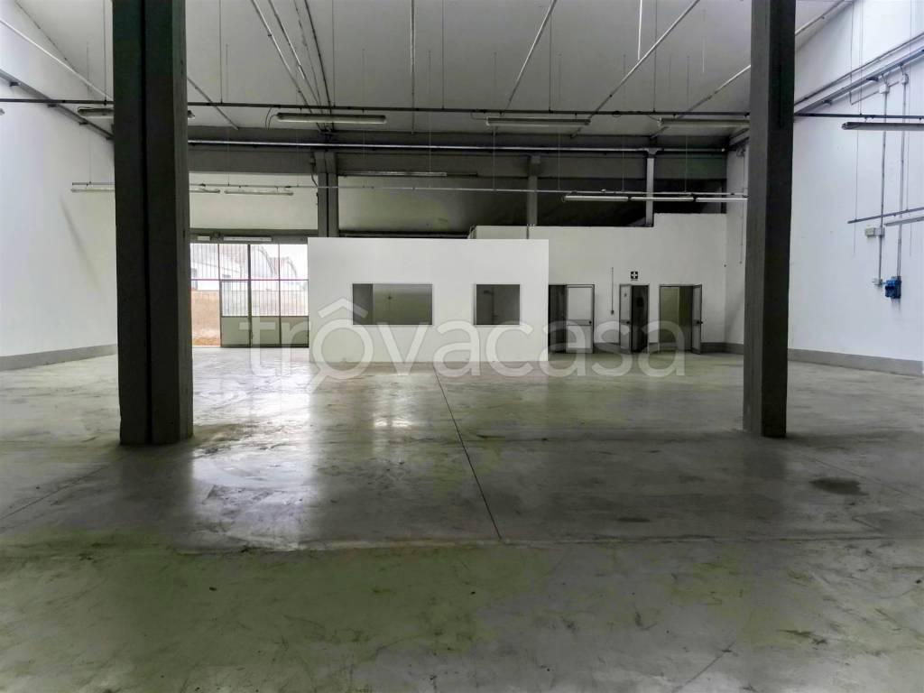 locale commerciale in vendita a Calenzano