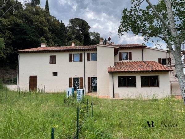casa indipendente in vendita a Calenzano