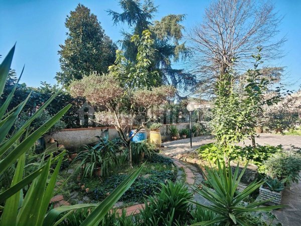 casa indipendente in vendita a Calenzano