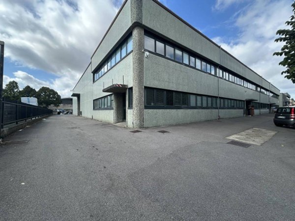 locale commerciale in vendita a Calenzano