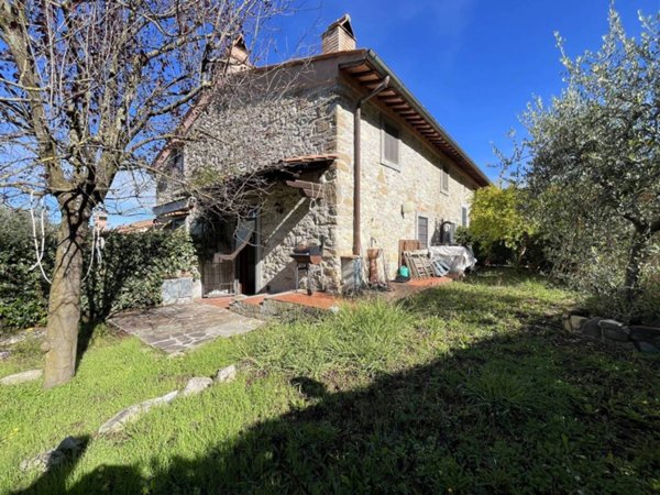 casa indipendente in vendita a Calenzano