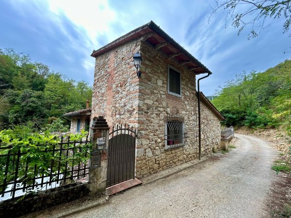 casa indipendente in vendita a Calenzano
