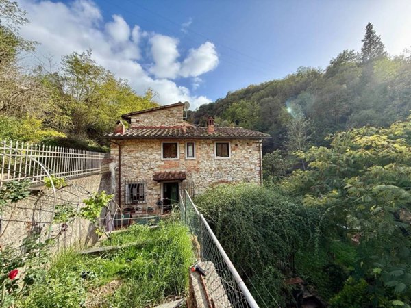 casa indipendente in vendita a Calenzano