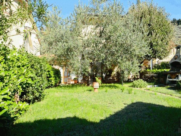 casa indipendente in vendita a Calenzano in zona Settimello