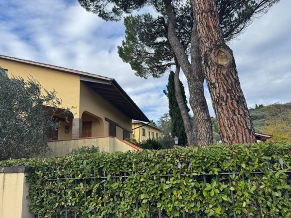 casa indipendente in vendita a Calenzano