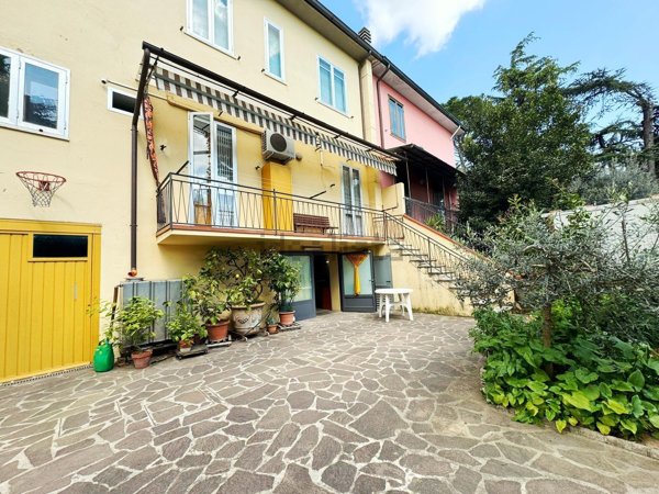 casa indipendente in vendita a Calenzano