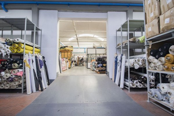 locale di sgombero in vendita a Calenzano