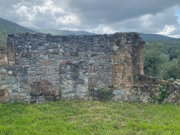 rudere in vendita a Calenzano in zona Baroncoli