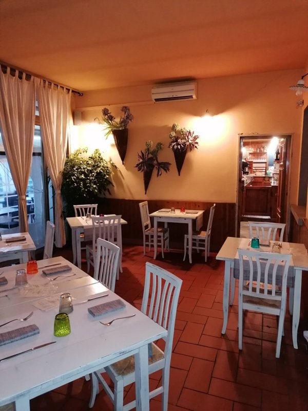 negozio in vendita a Calenzano in zona Croci di Calenzano