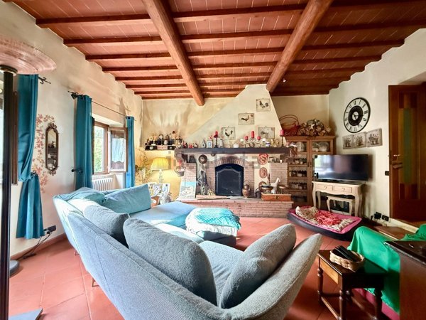 casa indipendente in vendita a Calenzano