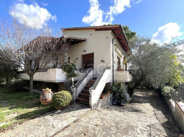 casa indipendente in vendita a Calenzano in zona Travalle
