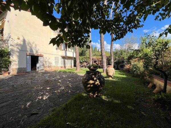 casa indipendente in vendita a Calenzano in zona Travalle
