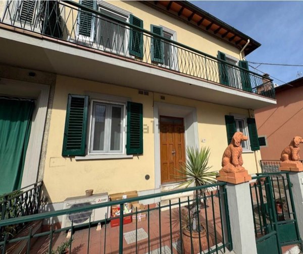 casa indipendente in vendita a Calenzano