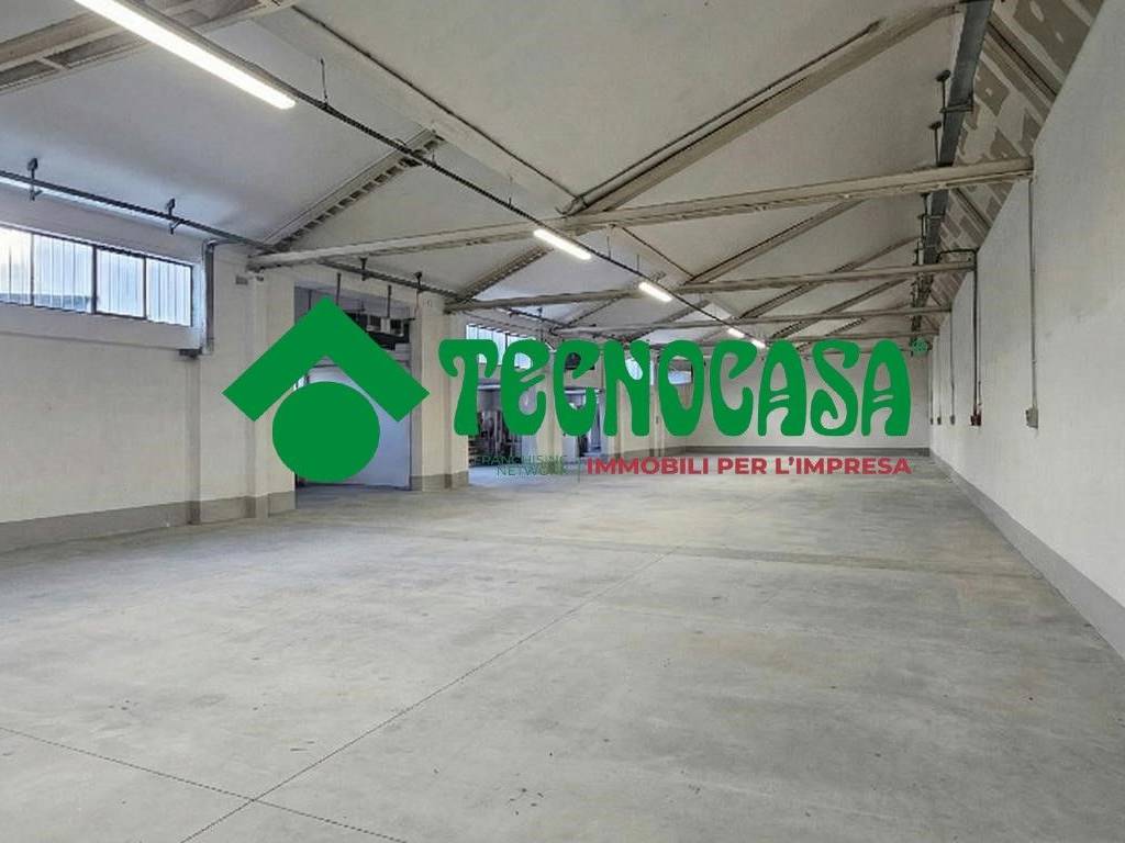 locale commerciale in affitto a Calenzano