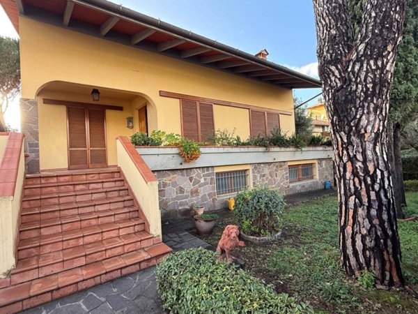 casa indipendente in vendita a Calenzano