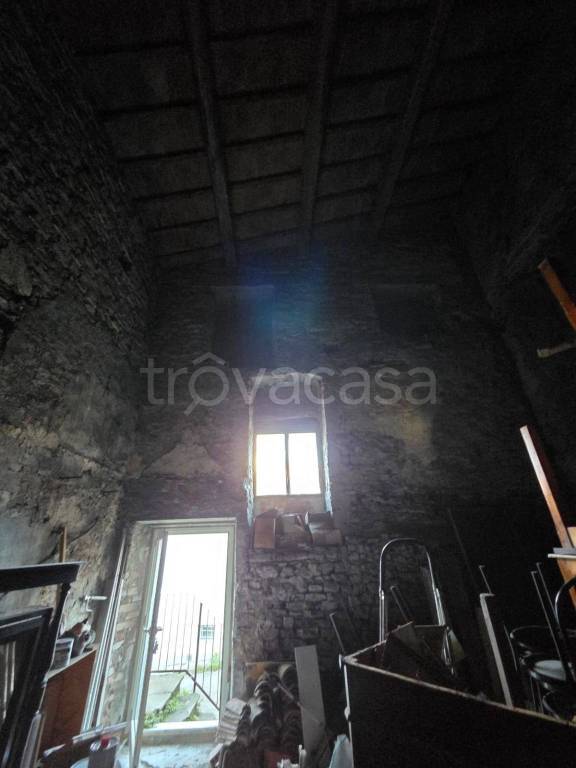 locale commerciale in vendita a Calenzano