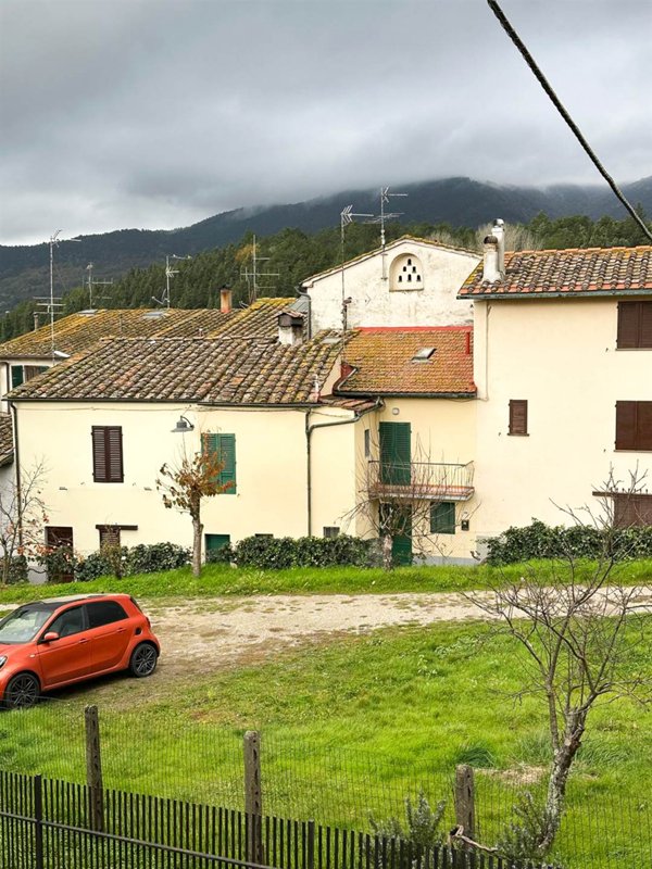 casa indipendente in vendita a Calenzano