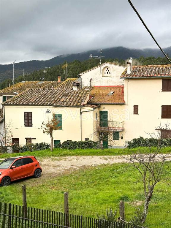 casa indipendente in vendita a Calenzano