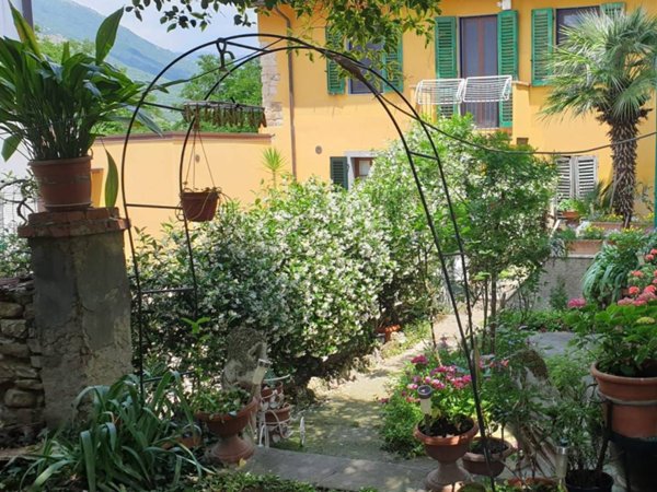 casa indipendente in vendita a Calenzano in zona La Chiusa