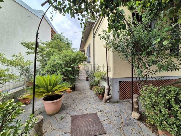 casa indipendente in vendita a Calenzano in zona Settimello