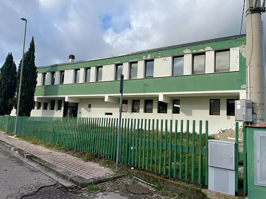 locale di sgombero in vendita a Calenzano in zona Settimello